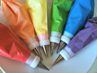 Colored pens white plate bag - a white plate free wallpaper for desktop