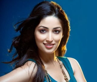 Woman long hair necklace blue 3 - a blue backdrop free wallpaper