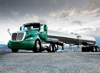 Green semi truck tanker gravel - a gravel road free wallpaper