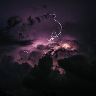 Lightning bolt night sky clouds - free sky wallpaper for tablet