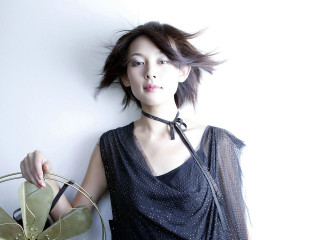 Woman holding fan flower white - chen jiru free wallpaper for desktop