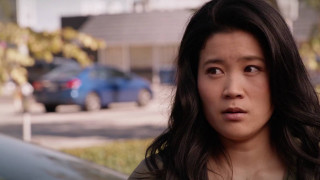 Woman car serious look camera - chen chi free wallpaper