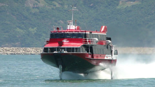 Large boat water shoreline mountain - cui bai free wallpaper