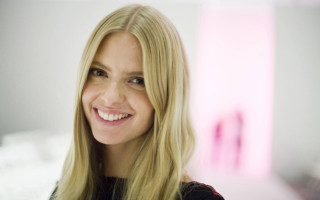 Woman blonde hair smiling camera - arte povera free wallpaper