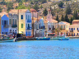 Boats lake hillside trees buildings - a hillside free wallpaper