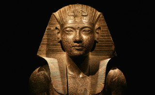 Pharaoh statue black background image - a black background behind free wallpaper