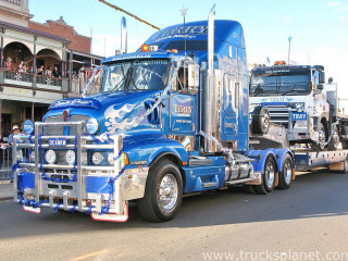 Blue semi truck trailer tokyo - anson maddock free wallpaper
