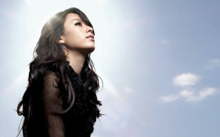 Woman blue sky clouds sunbeam - aimitsu free wallpaper