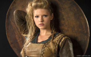 Woman brown dress round frame - a brown dress free wallpaper for desktop