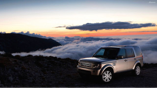 Land rover mountain top clouds - dawn free wallpaper for desktop