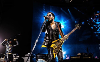 Man guitar stage microphone stand 4 - daryush shokof free wallpaper