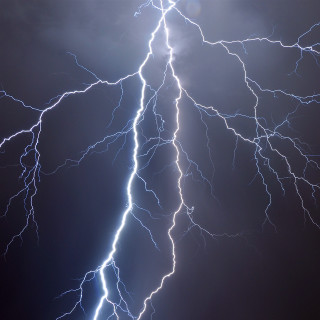 Lightning bolt sky building city - free light wallpaper for tablet