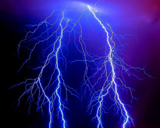 Lightning strikes night sky city - volumetric lightning free wallpaper