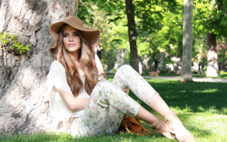 Woman sitting grass hat white - a brown bag free wallpaper