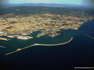 City view airplane window water - an airplane window free wallpaper