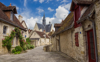 Cobblestone street church steeple walkway - a cobblestone street free wallpaper