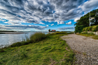 Path river house clouds grassy - a grassy area free wallpaper