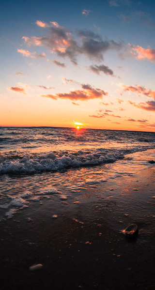 Sunset ocean surfboard foreground small - free sunset wallpaper for mobile