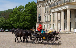 Horse drawn carriage man red - carriage free wallpaper