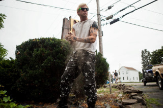 Man standing car baseball bat - dusty free wallpaper