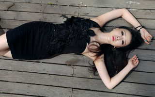 Woman bench black dress bracelets - a wooden bench free wallpaper