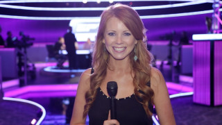 Woman microphone purple background purple - a purple light behind her free wallpaper
