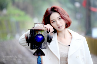 Woman camera portrait bokeh redhair - chen jiru free wallpaper