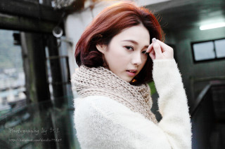 Woman red hair white sweater - byeon sangbyeok free wallpaper