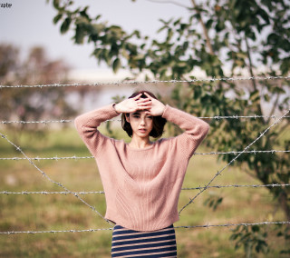 Pink sweater barbed wire blurry - mesh wire free wallpaper for tablet