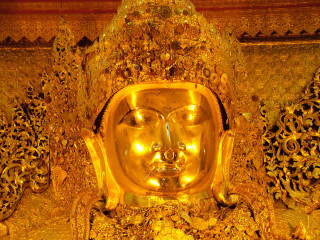 Golden buddha statue gold background - a gold background free wallpaper