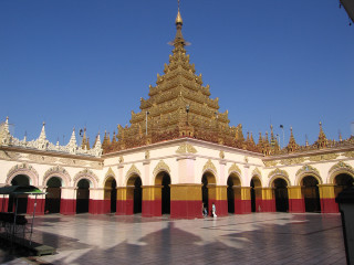 Large building tall tower courtyard - fang congyi free wallpaper