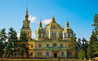 Large building two towers clock 3 - the top of its free wallpaper