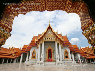Red door gold roof pagoda - a red door free wallpaper