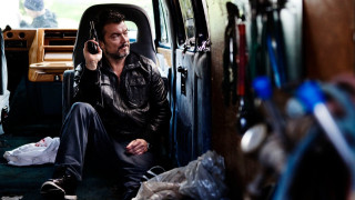 Man sitting truck talking cellphone - movie free wallpaper