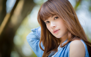 Woman long hair posing park 2 - chen jiru free wallpaper for desktop