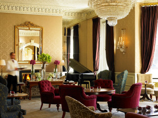 Living room piano man mirror - a living room free wallpaper for desktop