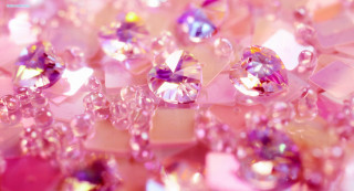 Pink diamonds close up tabletop - a table top free wallpaper