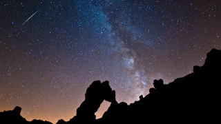 Night sky shooting star rock - star in the distance free wallpaper