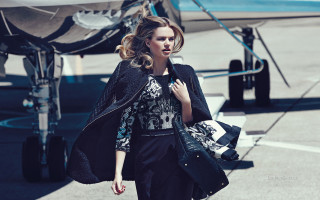 Woman walking airplane handbag shoulder - a handbag free wallpaper