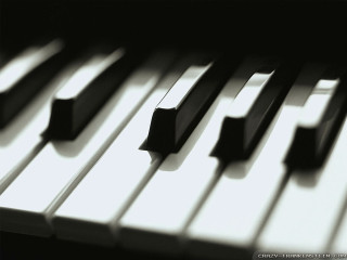 Piano keyboard closeup black white 7 - cinematic composition free wallpaper for desktop