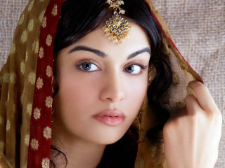 Woman red gold outfit headpiece 3 - outfit free wallpaper