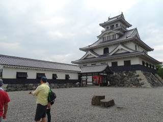 Couple people building tower stone - a tower free wallpaper