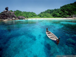 Boat floating blue ocean sandy - a sandy beach free wallpaper