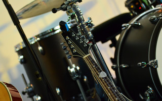 Guitar drums table room wallpaper - a wallpaper free wallpaper for desktop