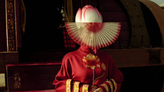 Woman red outfit fan flower - a wooden structure free wallpaper