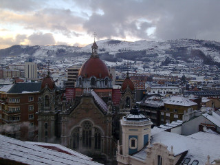 Snowy city mountain clouds winter - quito school free wallpaper
