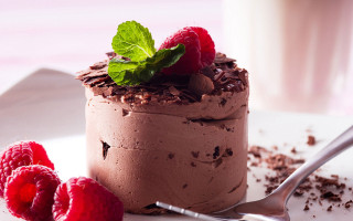 Chocolate cake raspberries glass milk - a chocolate cake free wallpaper
