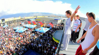 Men stage crowd people event - kitsch movement free wallpaper