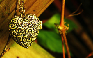 Heart pendant chain tree leaves - evert collier free wallpaper