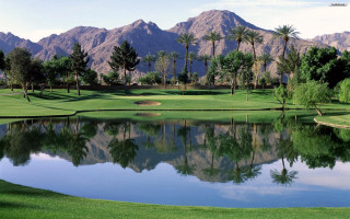 Golf pond mountains palm trees - a golf course free wallpaper